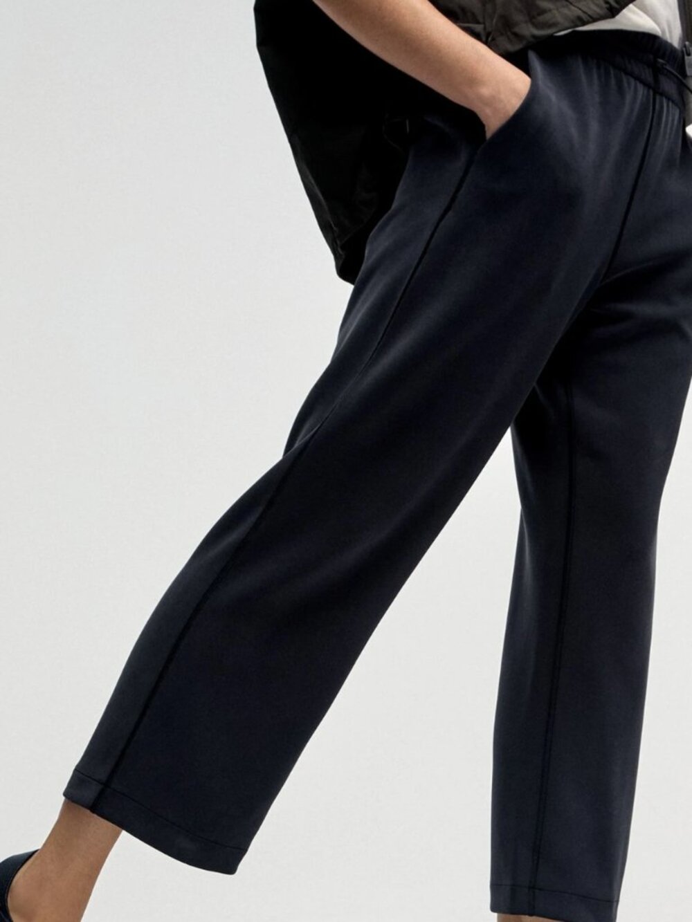Softstreme High-Rise Straight-Leg Cropped Pant Black